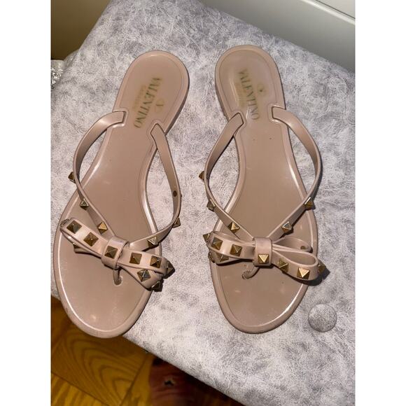Valentino Shoes - Valentino Rockstud Bow Flip Flop Nude Size 39
